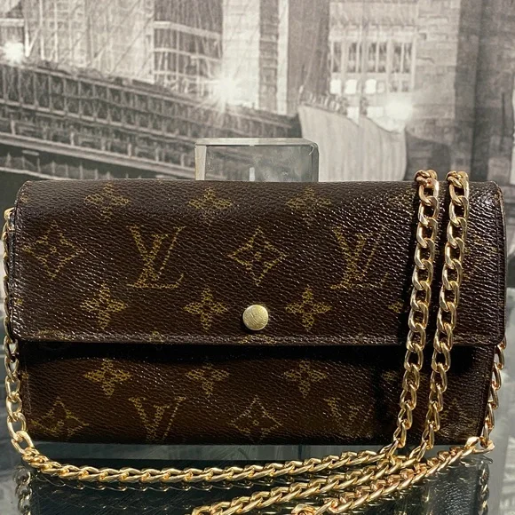 Authentic Louis Vuitton Monogram Sarah Wallet - Picture 3 of 13